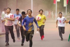 渝北中学千名学子“迷你跑”为母校庆生