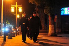 90后美女民警与同事做“兄弟” 创微警务室新模式