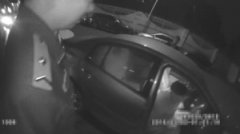 小偷被反锁车内 打电话求车主“开门”