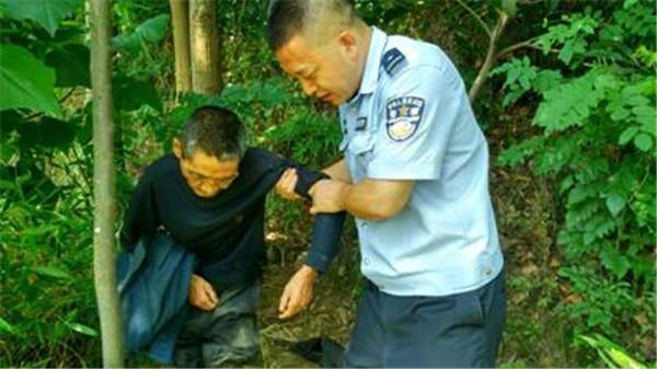 孤寡老人流落荒山 民警热心救助(图)