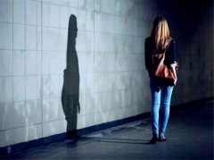 女子被相恋7年男友分手后 常常感觉遭尾随跟踪