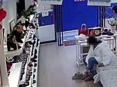 女子顺手牵“鞋” 老板调出监控找人