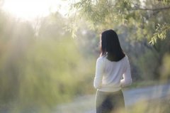 男友一直帮姐姐还陪嫁钱 与女友订婚5年了还不结婚