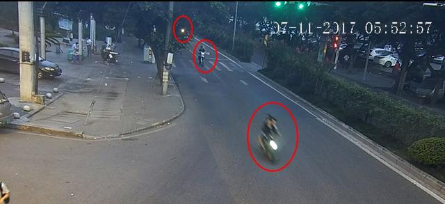团伙盗窃3辆摩托车后飙车 玩耍够了销赃