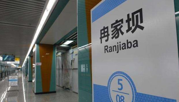 5号线、10号线全线出入口电扶梯均穿上“雨衣”