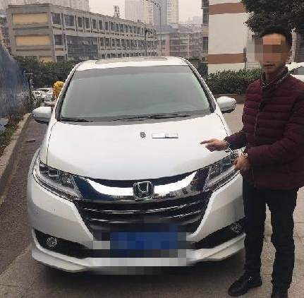 男子好赌欠了债 盗走前公司一商务车