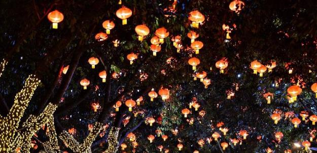 美翻！渝中区迎春灯饰点亮“天上的街市”