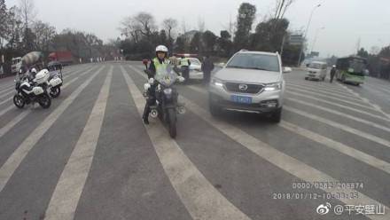 母亲出门想散心  没想到在街头走失