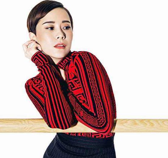 带孩子又拼事业 美女不当辣妈当“御妈”