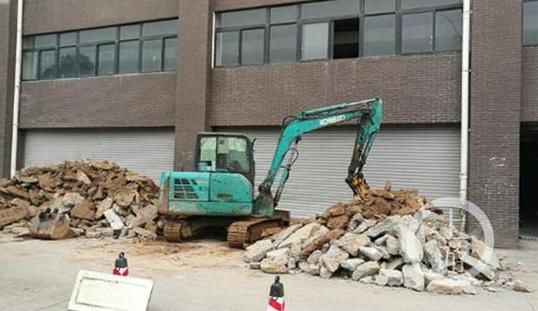 小区车库“变脸”成商铺    究竟该咋管？