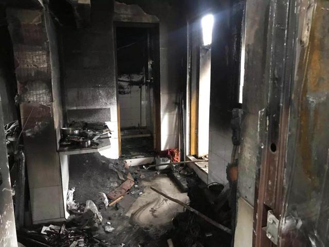 熏腊肉太粗心  屋内被烧得一片狼藉