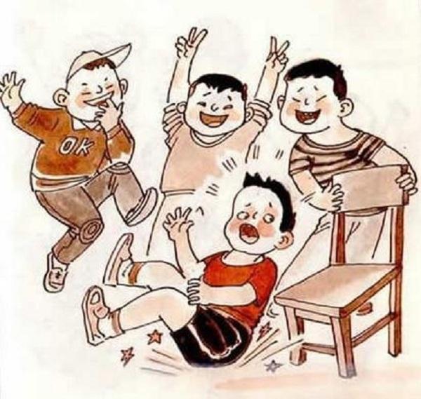 同事间抱腰嬉戏打闹惹祸 双方闹上法庭