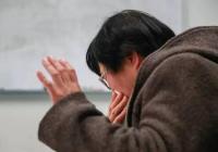 大妈反复咳嗽三个月不见好 原来是肺上长了这东西