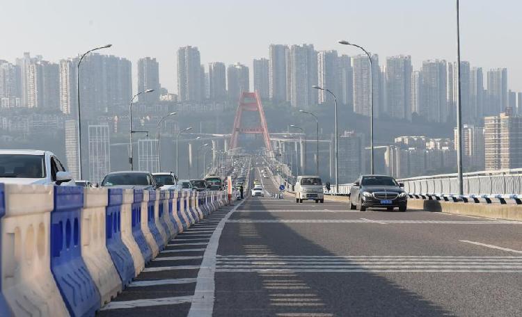 重庆开通全国首条“逆向车道”