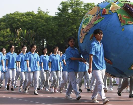 西大运动会创意入场式  精彩纷呈