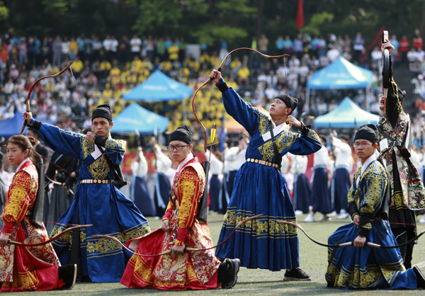 西南大学第十三届田径运动会开幕 施廷懋、赵帅获特别年度体育荣誉奖