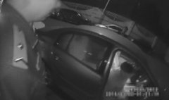 小伙凌晨溜进车内盗窃被反锁 只好拨车主电话求救