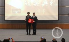 每天学15小时！他是学霸，还是女生心中的男神