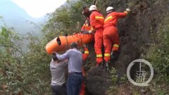 边开摩托边接电话 小伙凌晨坠下40米悬崖