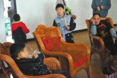 11岁孩子流浪1年 9岁时混上动车到重庆找妈妈