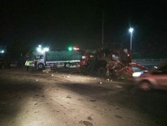 大货车路口失控 三车相撞人受伤（图）