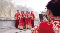 天地为证山水为盟 10对“新人”神女峰下“完婚”