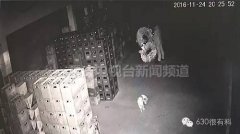 街坊夜半送花圈 回答：礼尚往来！？