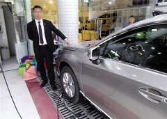 男子用别人家车辆的过期临牌上路 还闯红灯