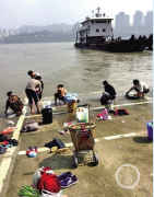 在鱼洞车渡码头洗衣服，当心遭罚500元