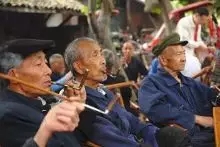 对控烟这个“撕裂”朋友圈的话题 今天我们来聊一聊