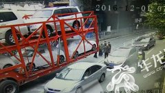 渝中歇虎路口一拖挂车卡路面 仅剩一车道通行