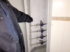 水费催缴单贴在小区电梯口，泄露个人隐私？