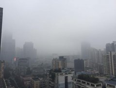 今晨​重庆​多地遭遇大雾天气 致多条高速路管制
