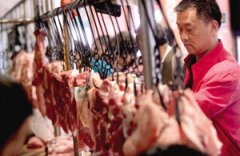 灌香肠，做腊肉，旺季来啦！农贸市场买猪肉需“预定”
