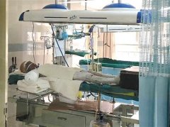 少女火场救父被烧伤各方捐款190万 母亲微博晒开支