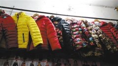 羽绒服定制遇“冷” 翻新旧衣遇上“热”