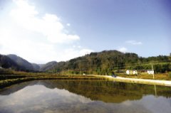 土路变水泥路 不再“晴天一身灰，雨天一身泥”