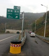 家住高速路边几十米 他把避险车道当停车场