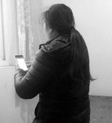 女子发现老公和前妻搞暧昧 对方常发短信挑衅自己
