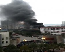 南川“龙卷风”来袭 原是塑料薄膜着火了
