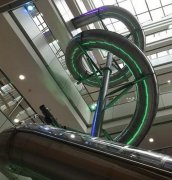 重庆一商场惊现高空滑梯 4楼到1楼仅需12秒