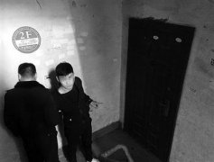 小伙入室盗窃被现场直播