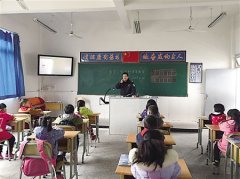 警察蜀黍一秒变老师 进校园教小学生防范暴力伤害