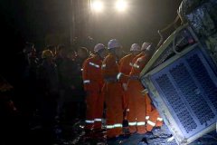 巫溪一装载机发生侧翻 两人被困一死一伤