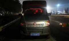 夫妻把货车当房车 刚开始睡觉就被执法人员捉个现场