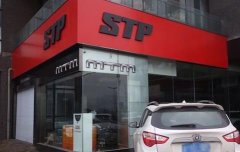 南滨路洋人街跑车车祸续：神秘人为伤者送钱