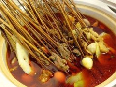 女子吃完串串要打包遭拒 店家回应以防“有心人”研究锅底