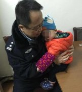 才一岁多的男孩为何被外婆丢路边？