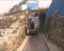 外地老司机被重庆山路卡住2小时 进退两难