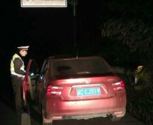 高速路停车睡大觉 司机被罚200元记6分